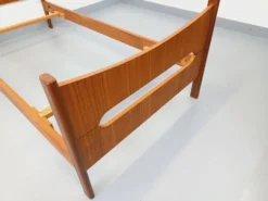 Lit simple vintage style scandinave en teck des années 60
