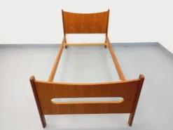 Lit simple vintage style scandinave en teck des années 60