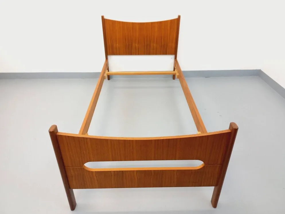 Lit simple vintage style scandinave en teck des années 60