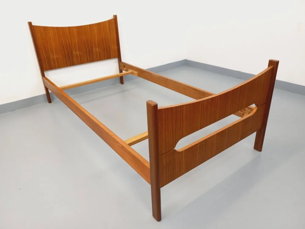 Lit simple vintage style scandinave en teck des années 60