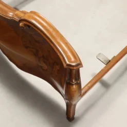 Lits simples anciens de style baroque en bois, XXe siècle