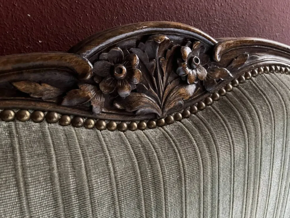 Lit style Louis XV — Noyer sculpté
