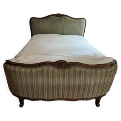 Lit style Louis XV — Noyer sculpté