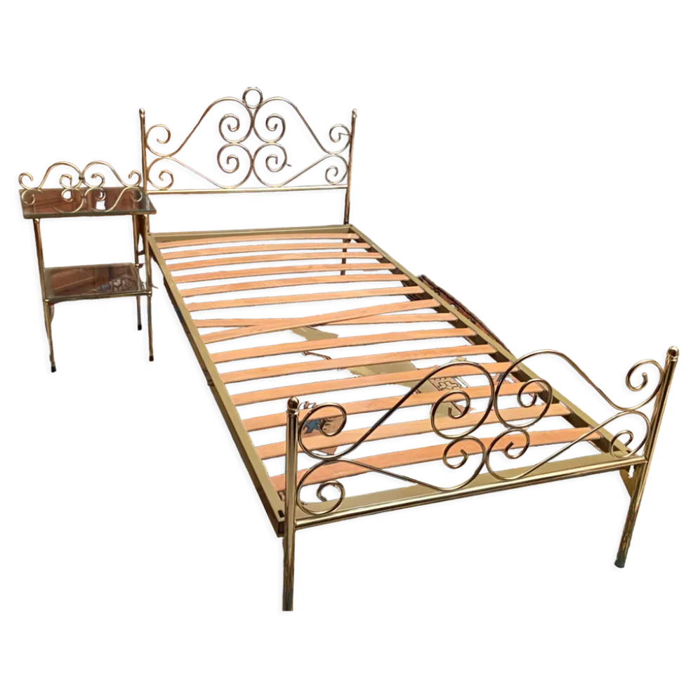 Lit une personne de style romantique en laiton avec table de chevet
