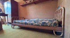 Lit une place vintage en rotin naturel – 90 × 190 cm – Années 70