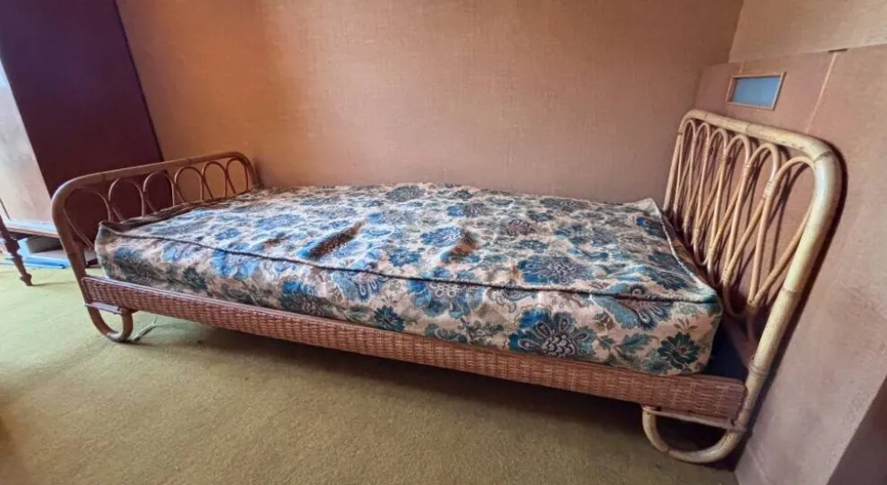 Lit une place vintage en rotin naturel – 90 × 190 cm – Années 70