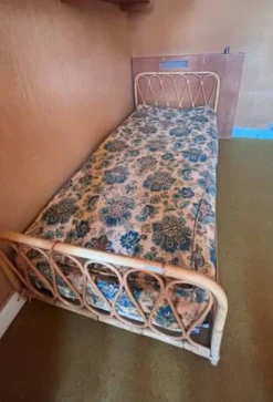 Lit une place vintage en rotin naturel – 90 × 190 cm – Années 70