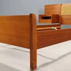 Lit vintage design avec table de chevet, placage de teck, tissu, années 1960