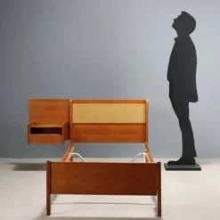 Lit vintage design avec table de chevet, placage de teck, tissu, années 1960