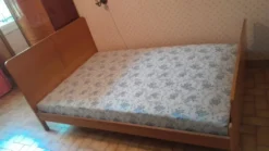 Lit vintage en bois 120 cm – années 50/60 – esprit moderniste
