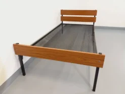 Lit vintage style moderniste en métal et formica type teck des années 60