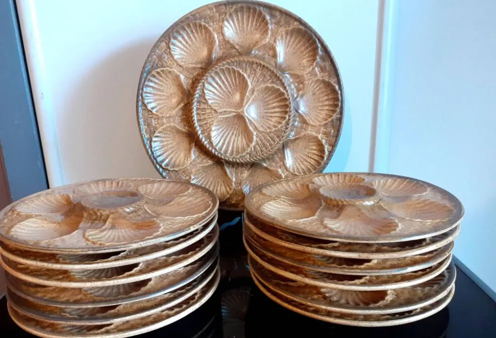 LONGCHAMP / Service à huîtres complet 12 assiettes 24,5 cm et un plat de 33