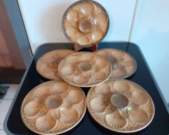 LONGCHAMP / Service à huîtres complet 12 assiettes 24,5 cm et un plat de 33