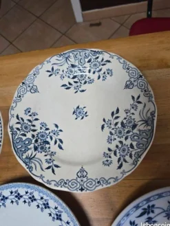 Lot assiettes anciennes dépareillées ton bleu