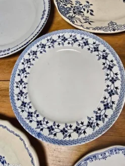 Lot assiettes anciennes dépareillées ton bleu