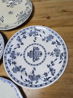 Lot assiettes anciennes dépareillées ton bleu