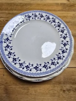 Lot assiettes anciennes dépareillées ton bleu