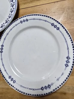 Lot assiettes anciennes dépareillées ton bleu