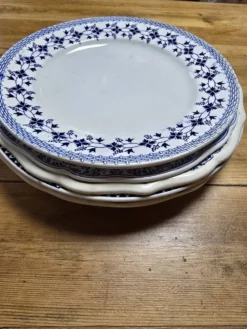 Lot assiettes anciennes dépareillées ton bleu