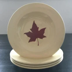 Lot 4 assiettes décor feuille