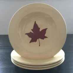 Lot 4 assiettes décor feuille