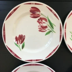 Lot 4 assiettes décor tulipes