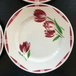 Lot 4 assiettes décor tulipes