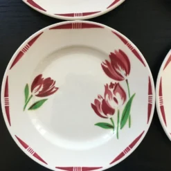 Lot 4 assiettes décor tulipes