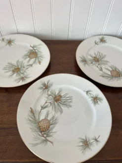 Lot 3 assiettes et saucière en porcelaine Rosenthal