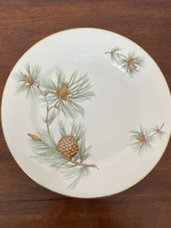 Lot 3 assiettes et saucière en porcelaine Rosenthal