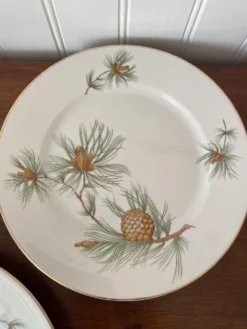 Lot 3 assiettes et saucière en porcelaine Rosenthal