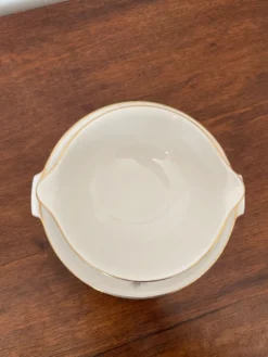 Lot 3 assiettes et saucière en porcelaine Rosenthal