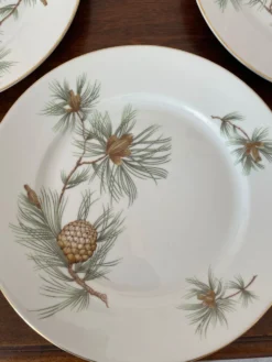 Lot 3 assiettes et saucière en porcelaine Rosenthal