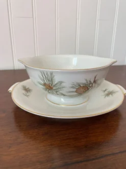 Lot 3 assiettes et saucière en porcelaine Rosenthal