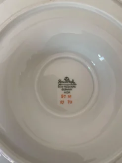 Lot 3 assiettes et saucière en porcelaine Rosenthal