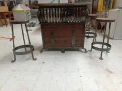 Lot Bar et tabouret en fer forgé et bois
