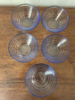 Lot 5 bols en verre bleu Bormioli Rocco