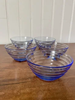 Lot 5 bols en verre bleu Bormioli Rocco