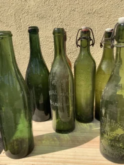 Lot 10 bouteilles anciennes en verre soufflé déco bistro bar vin limonade biere