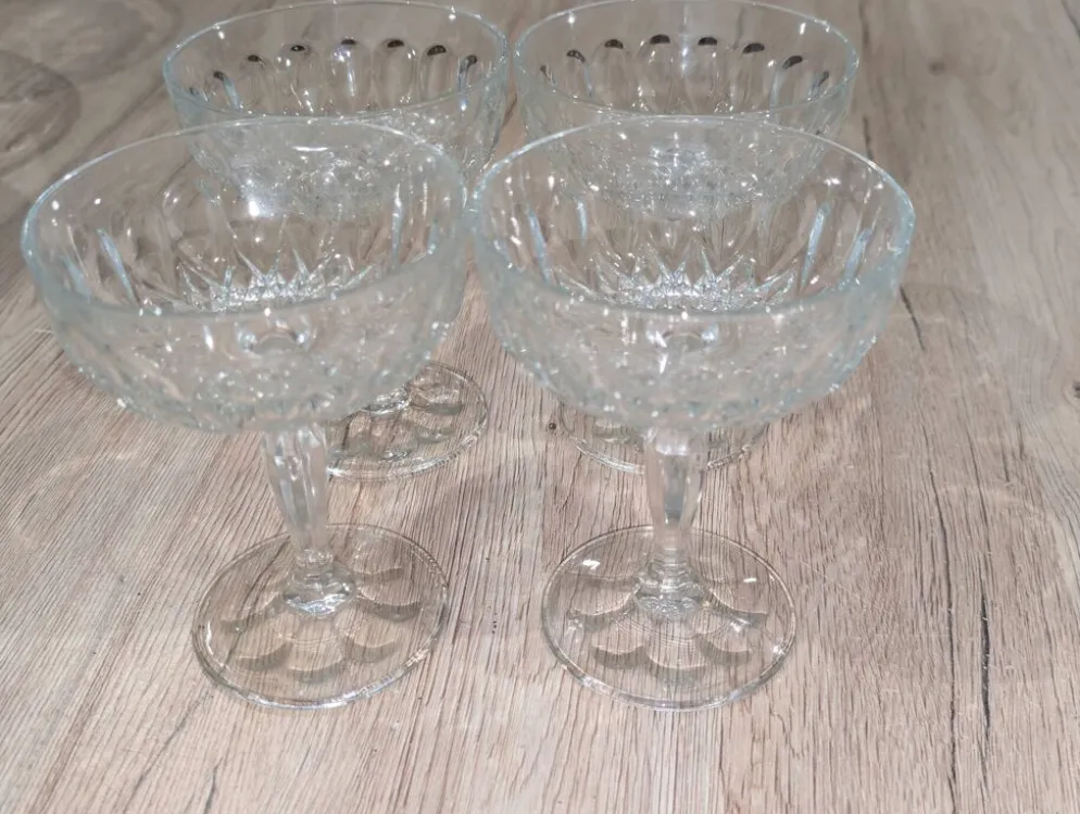 Lot 4 Coupes a Champagne Cristal Vintage Taille Diamant Service Retro