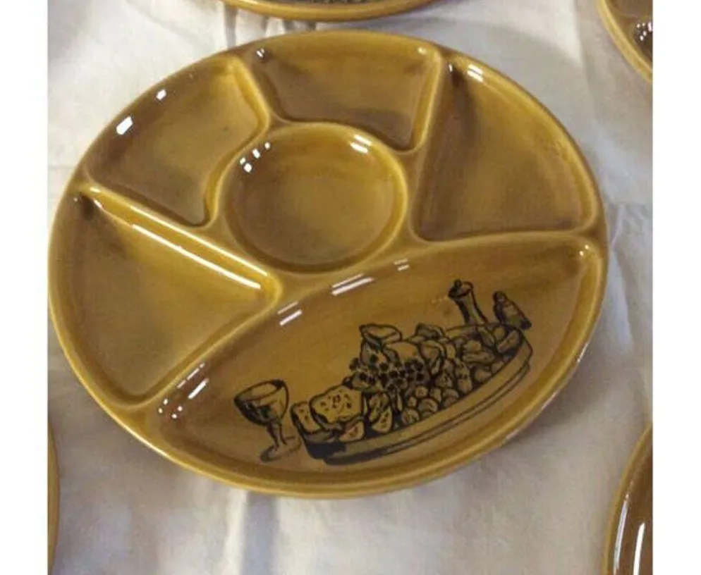 Lot d'assiettes à coquillages