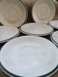 Lot d'assiettes en céramique