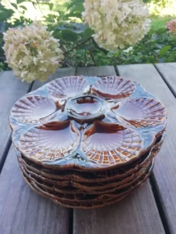 Lot d'assiettes à huîtres