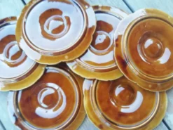 Lot d'assiettes à huîtres