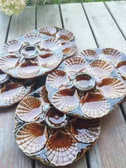 Lot d'assiettes à huîtres