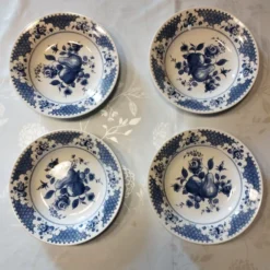Lot de 4 anciennes assiettes creuses en porcelaine oxford décor bleu - motifs: fruits et fleurs