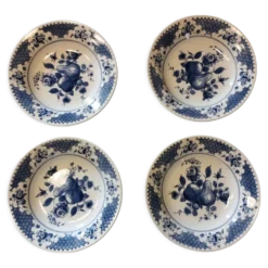 Lot de 4 anciennes assiettes creuses en porcelaine oxford décor bleu - motifs: fruits et fleurs