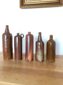Lot de 5 anciennes bouteilles en grès émaillé