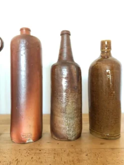 Lot de 5 anciennes bouteilles en grès émaillé
