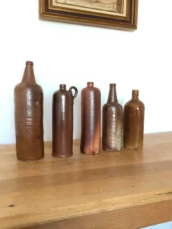 Lot de 5 anciennes bouteilles en grès émaillé